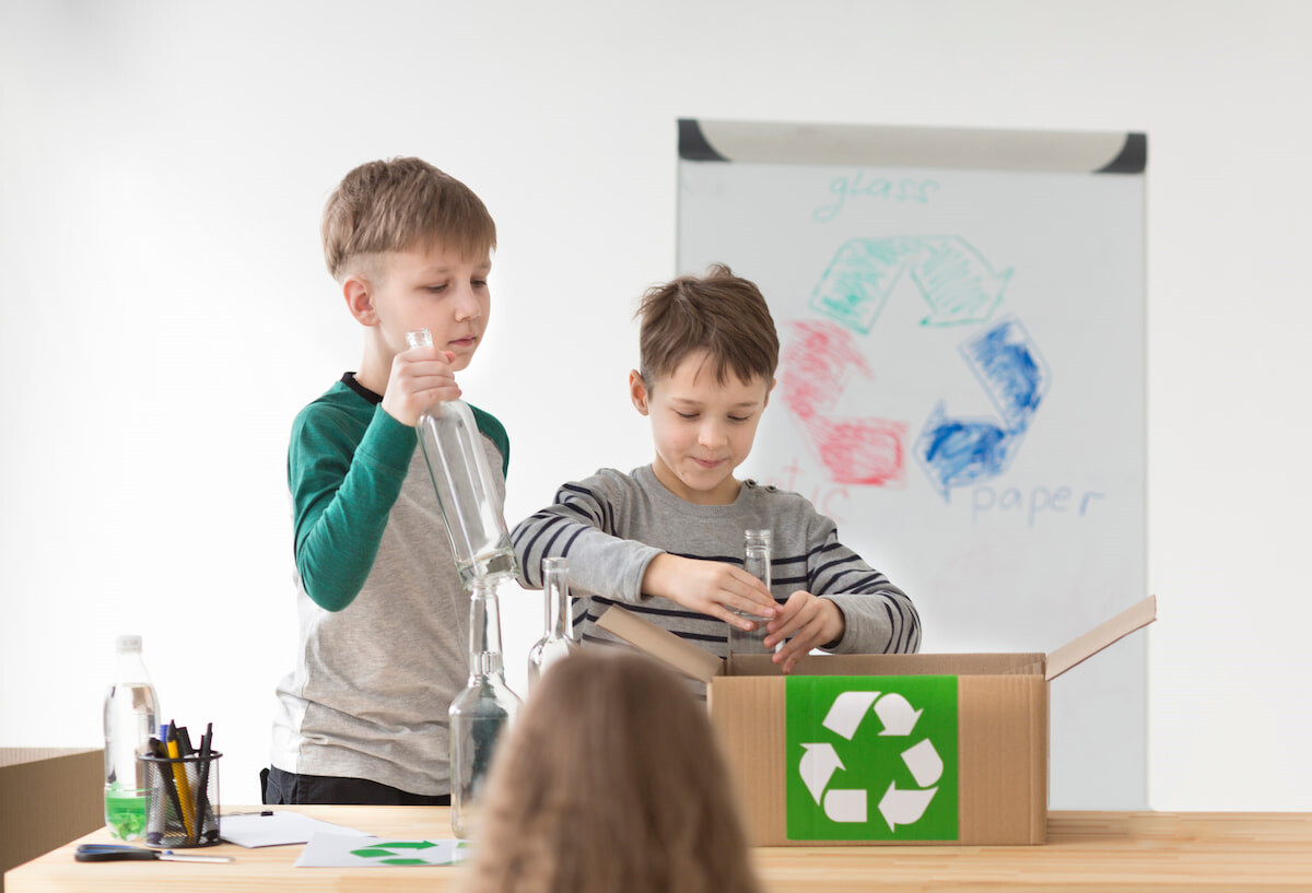 4 idee di strumenti con materiale riciclato da fare con i bambini