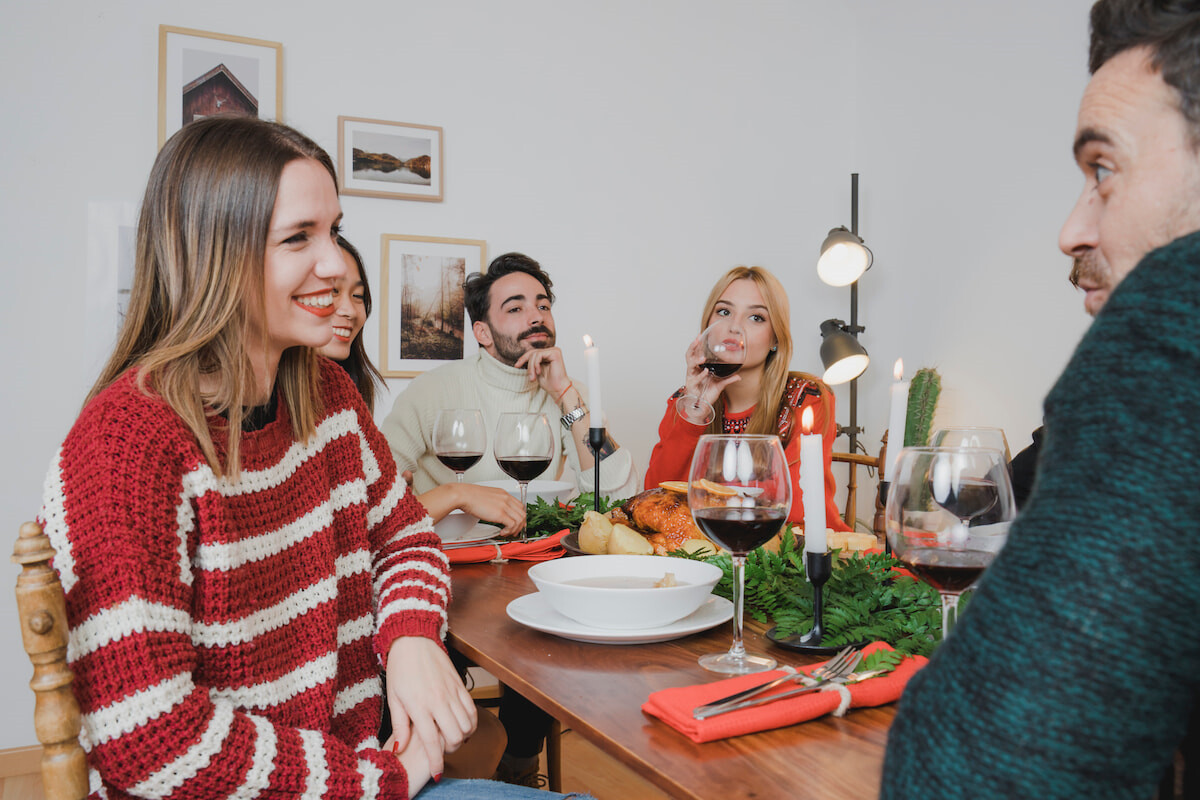 4 idee per una cena accogliente con amici a casa