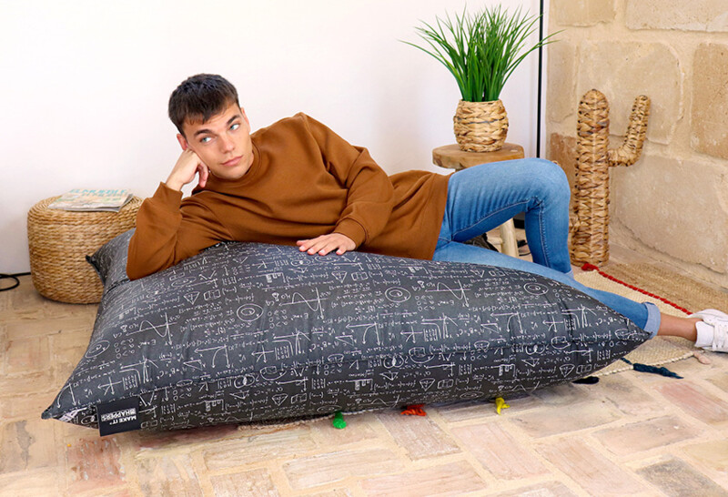 Big Pouf
