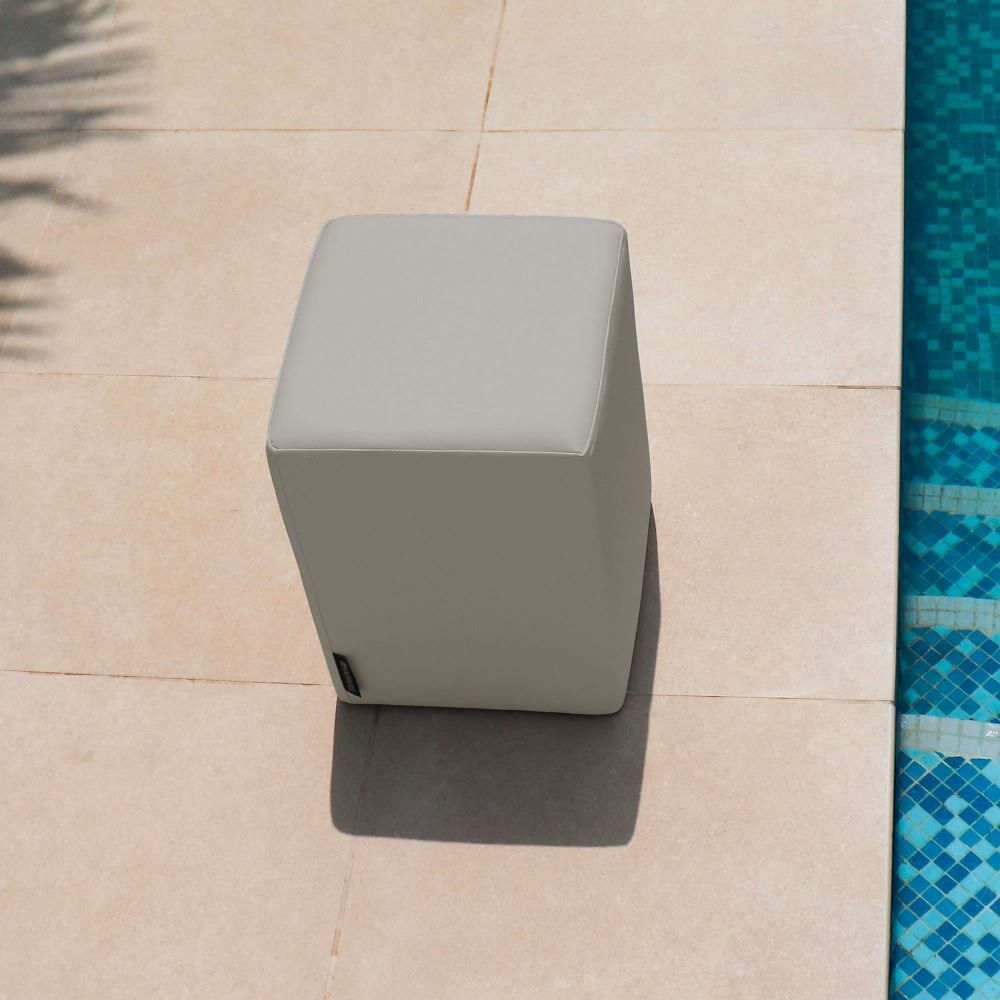 Puff Cubo Polipiel para Exterior o Interior Gris Claro (6)