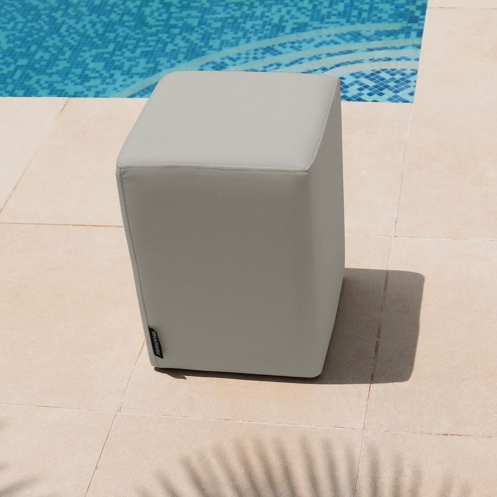 Puff Cubo Polipiel para Exterior o Interior Gris Claro (2)