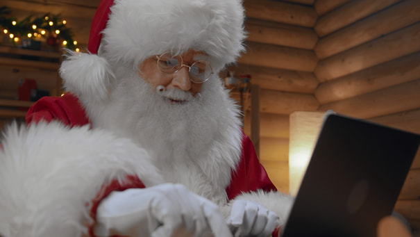 Babbo Natale scrive dal suo portatile