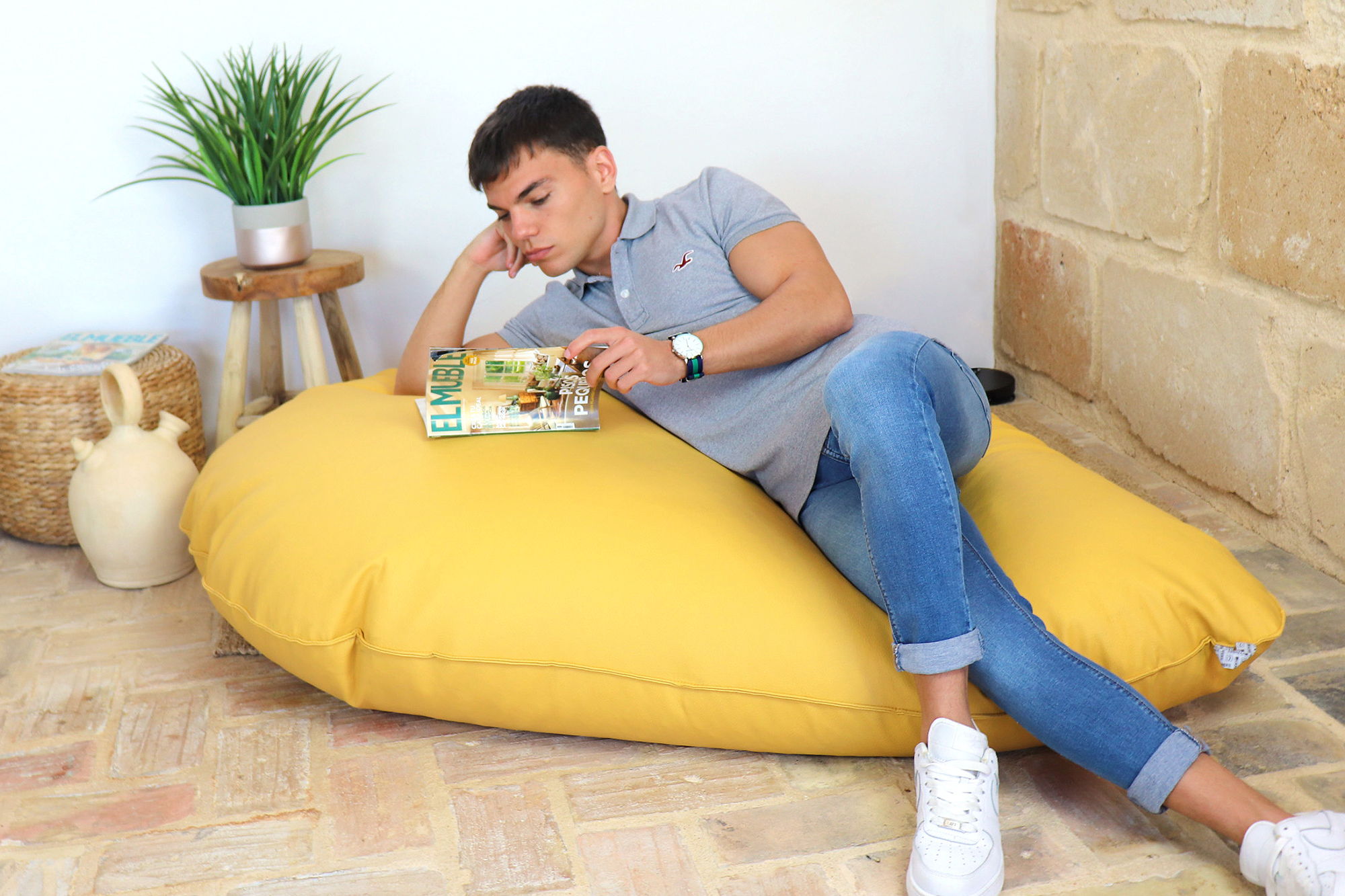 Si quieres un extra de comodidad al leer, el Puff Pera Relax te ayudará a conseguirlo. Gracias a su tamaño y forma este asiento de lectura eleva la comodidad a otro nivel. ¡Explora una manera diferente de leer!